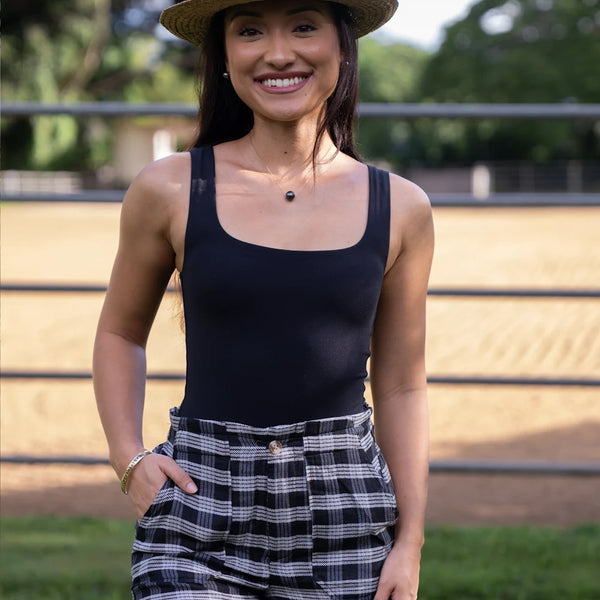 Nanea_Shorts_Black_Palaka_stan